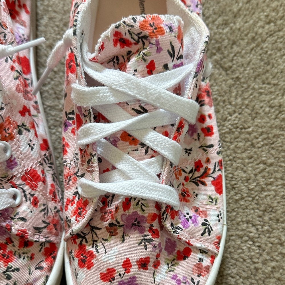 Time and Tru Pink Floral Lace-Up Womans Sneakers - Picture 3 of 7